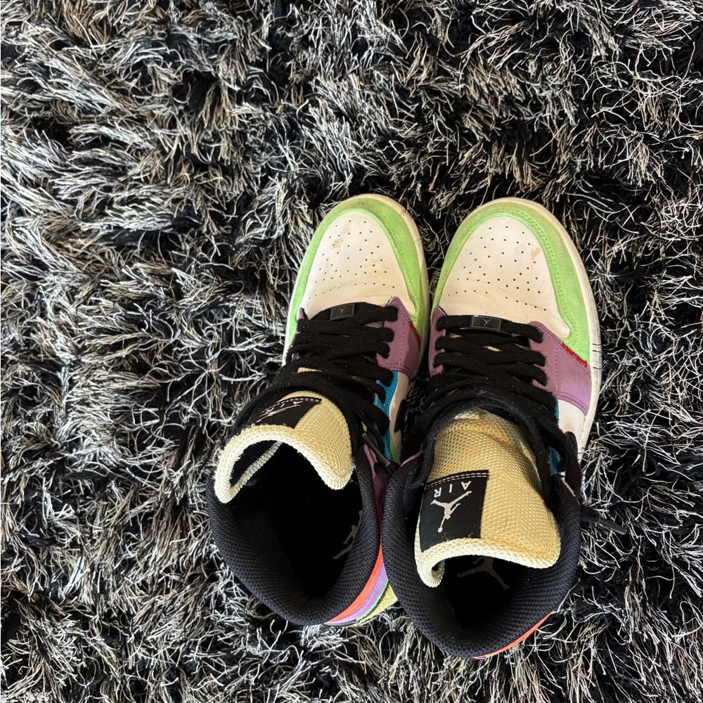 Air Jordan 1 Mid in Lightbulb - Picture 2 of 3